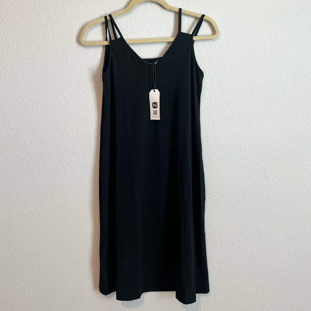 Noracora Black Dress size medium  NWT